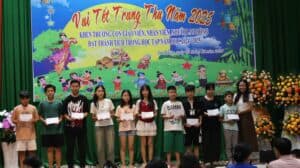 Đêm hội trăng rằm ấm áp ở trường Trấn Biên
