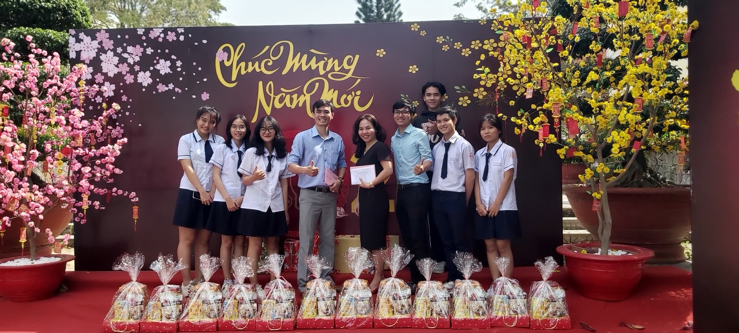 Tết yêu thương ở trường THPT Trấn Biên