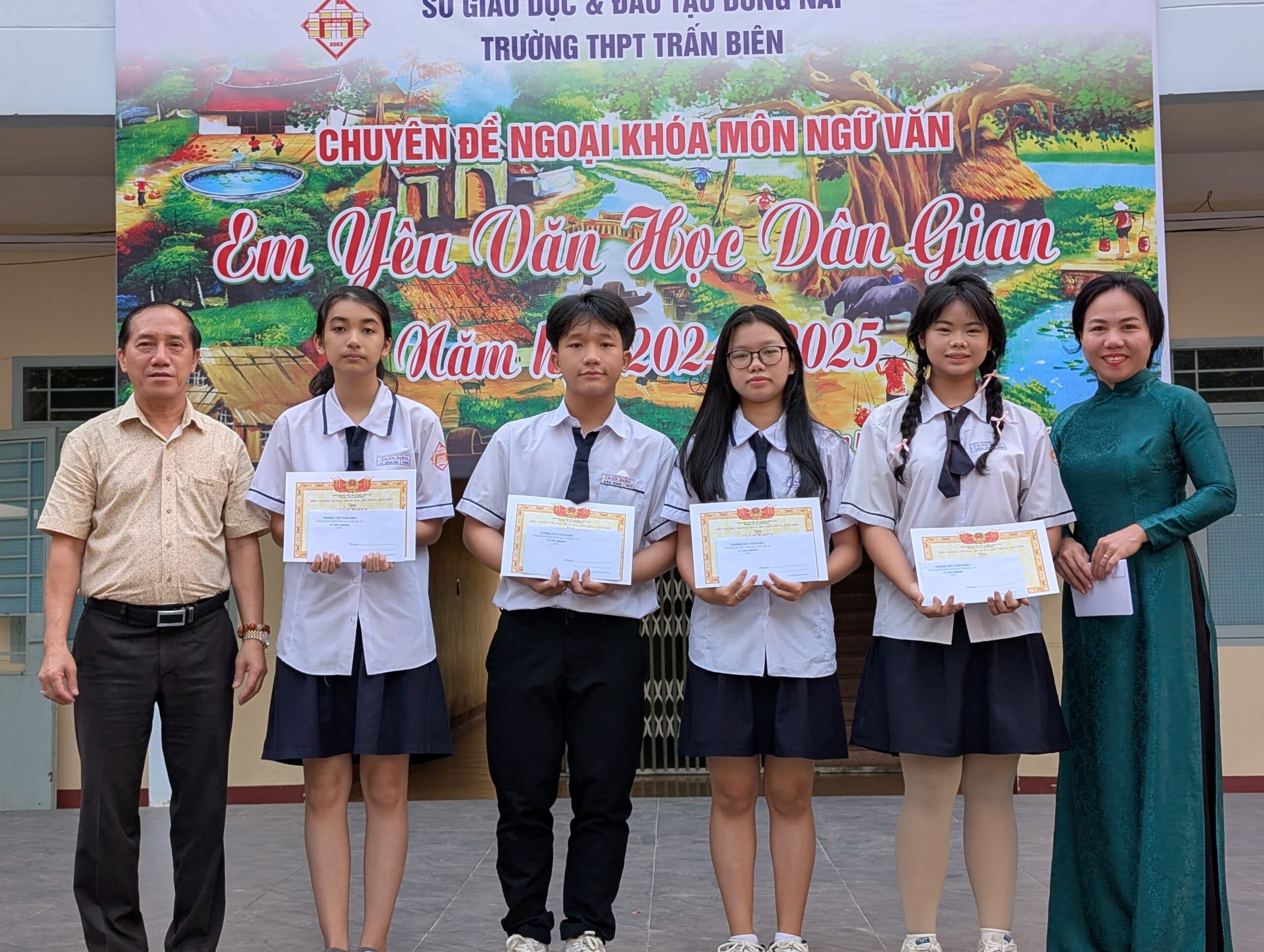 Ngoại khóa “Em yêu văn học dân gian”