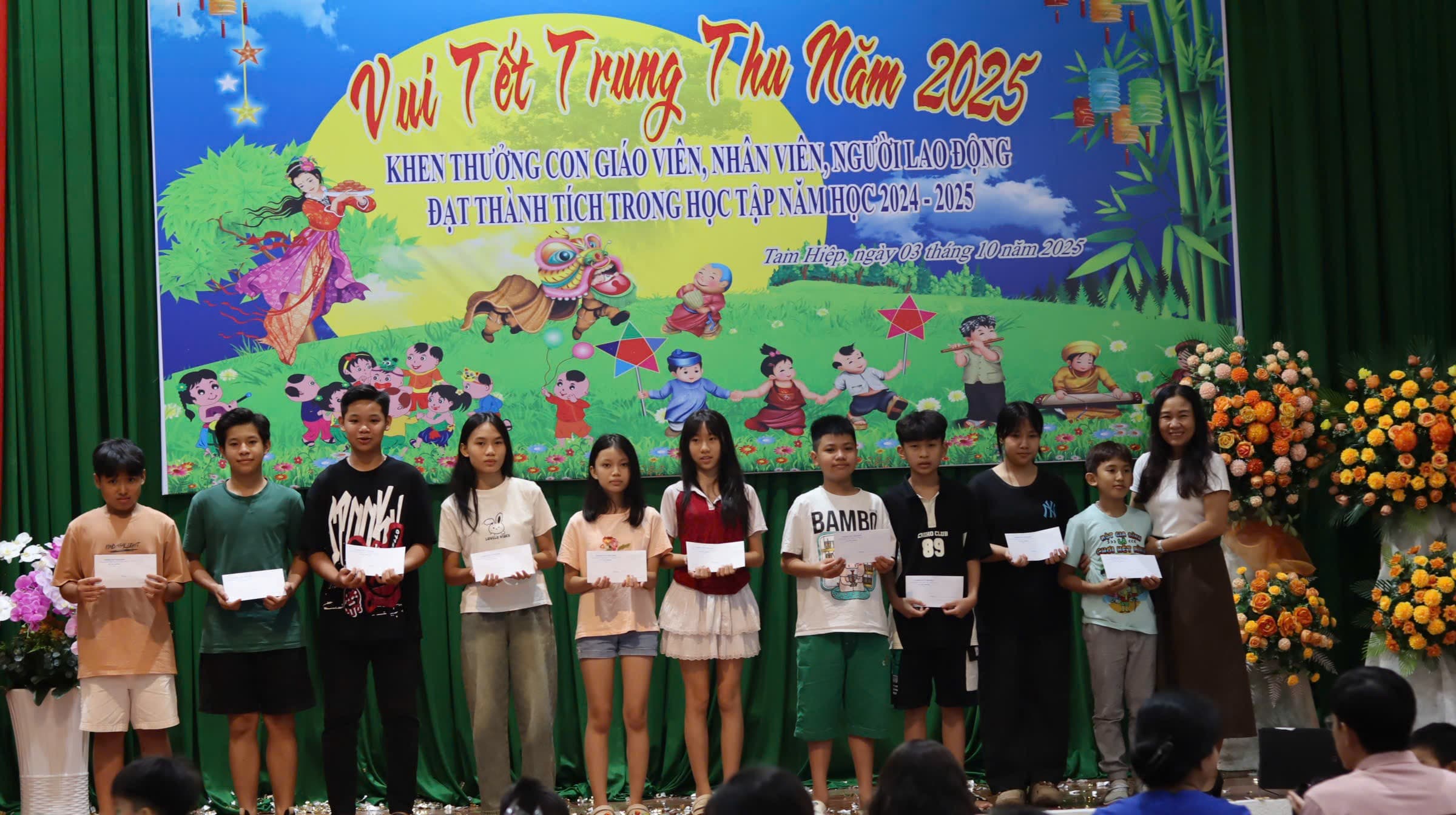 Đêm hội trăng rằm ấm áp ở trường Trấn Biên