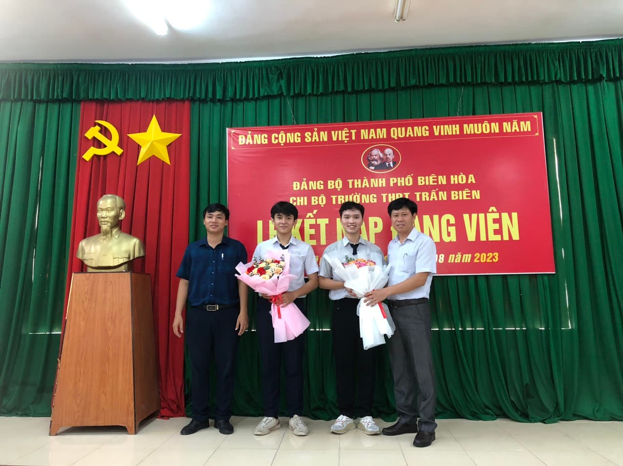 KẾT NẠP ĐẢNG VIÊN MỚI