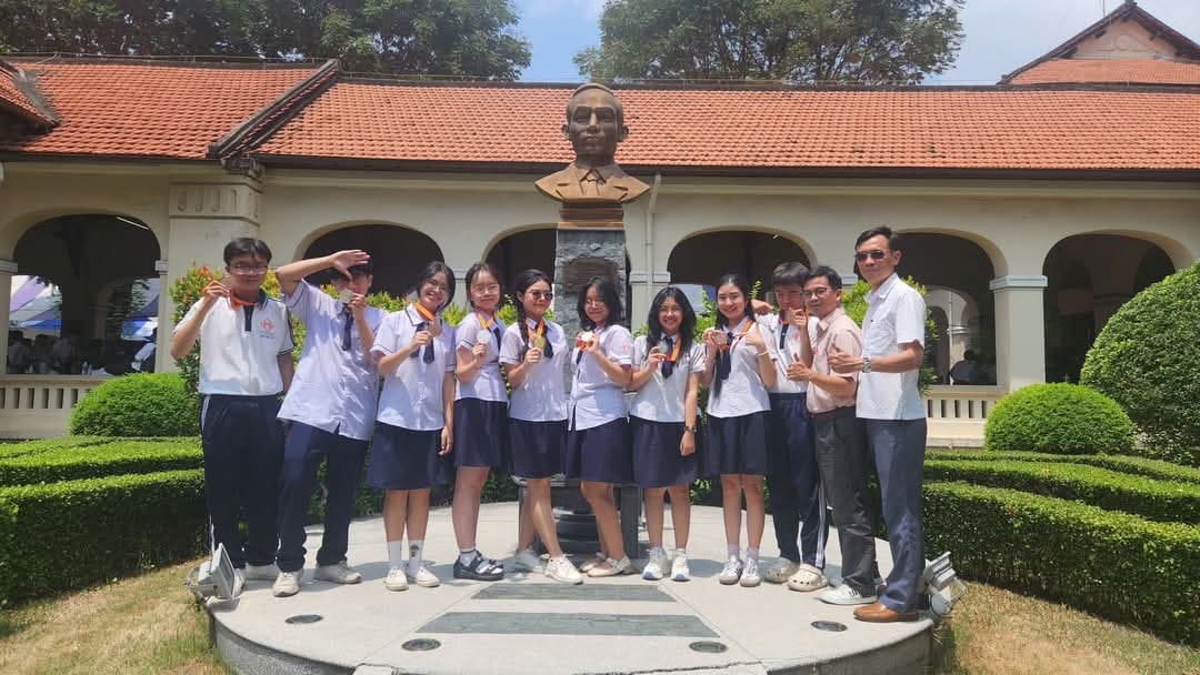 Vinh danh học sinh trong kỳ thi Olympic