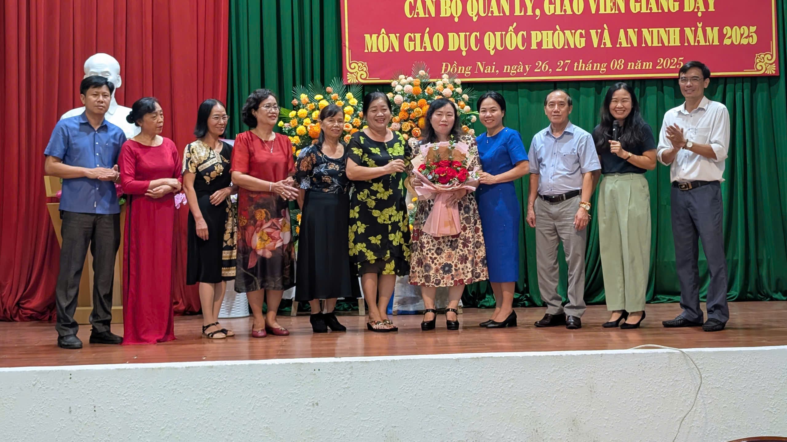 Cô Nguyễn Thị Thanh Hồng – Người giữ lửa tận tụy của tổ Anh văn